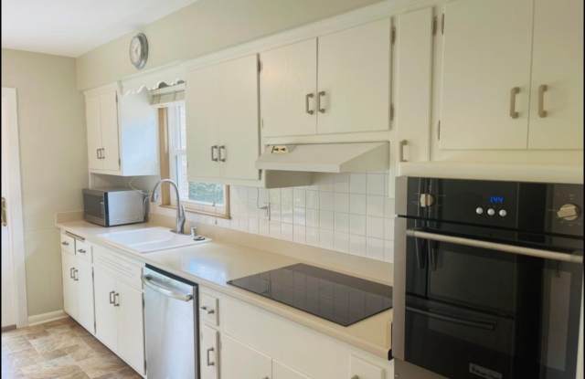 5550 North Navajo Avenue