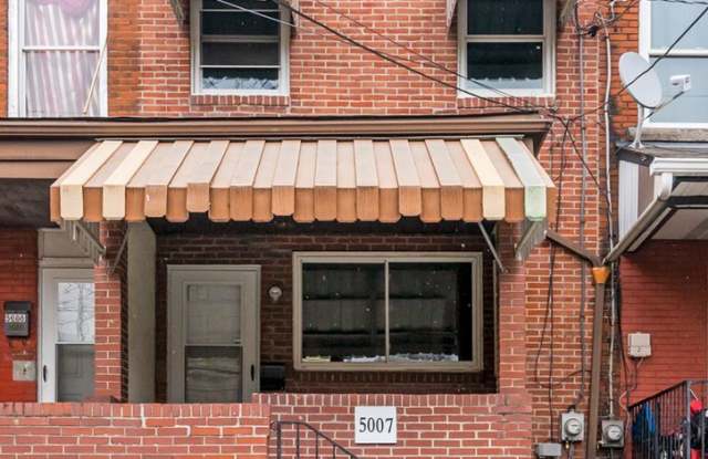 Newly Renovated 2 Bed, 1.5 Bath Row home in Hazelwood - Central AC  Heat, Laundry - Available March 15th!