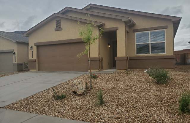 3 bed 2 bath in Huning Ranch.