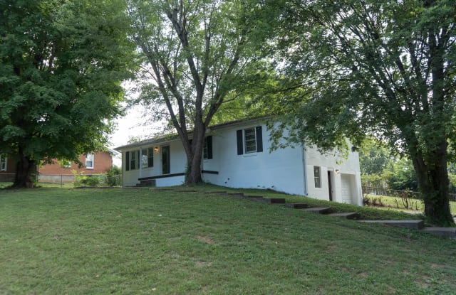 2311 Cornelia Dr - 2311 Cornelia Drive, Columbia, TN 38401