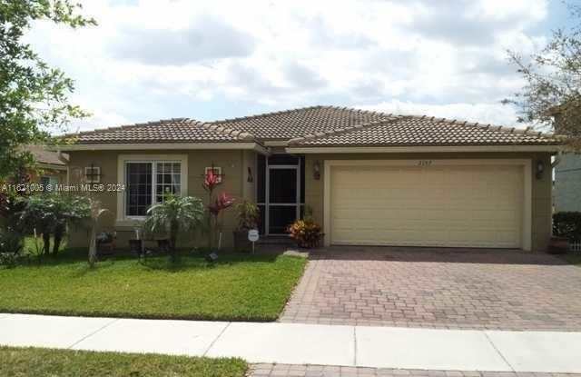 2157 SW Newport Isles Blvd