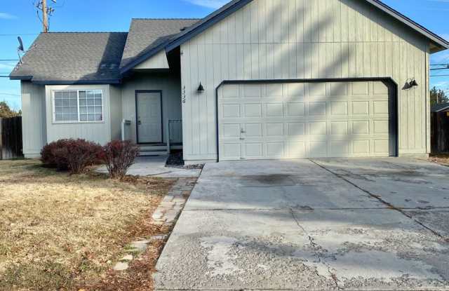 Adorable 3 Bed/2 bath with 2 Car Garage in NE Bend! 3336 NE Cruise
