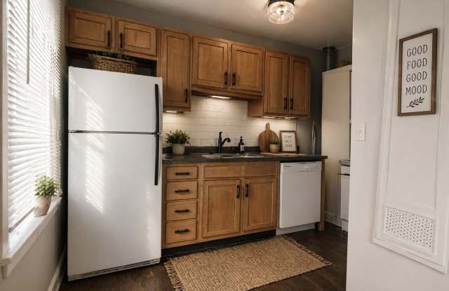 109 S McKinley Ave - Walk to Ball State – Bright & Updated 2BR Home! PRELEASING for AUGUST!