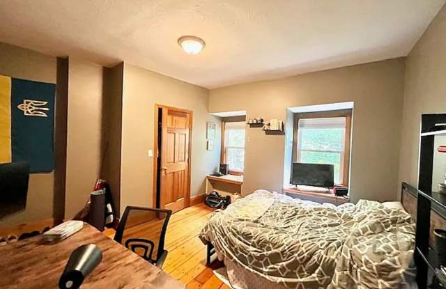 Perfect 6-bed, 4-bath student apartment in Mission Hill available for a 9/1/26 move-in!