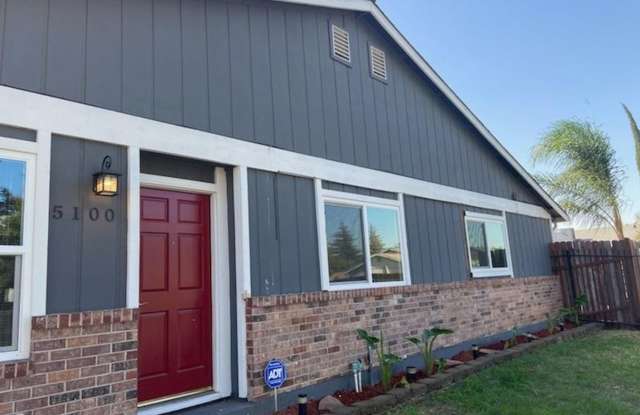 Valley Hi / N. Laguna 2 Bdrm 1 bath half-plex