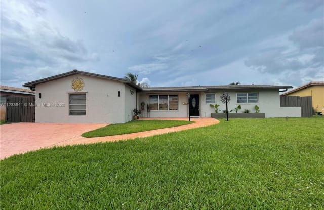 8521 Pasadena Blvd - 8521 Pasadena Boulevard, Pembroke Pines, FL 33024