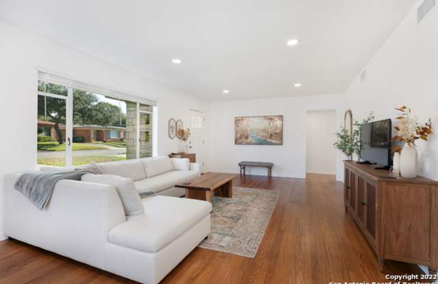 ~~COZY 3BD/2BA HOME! HIGHLANDS HIGH SCHOOL!!~~