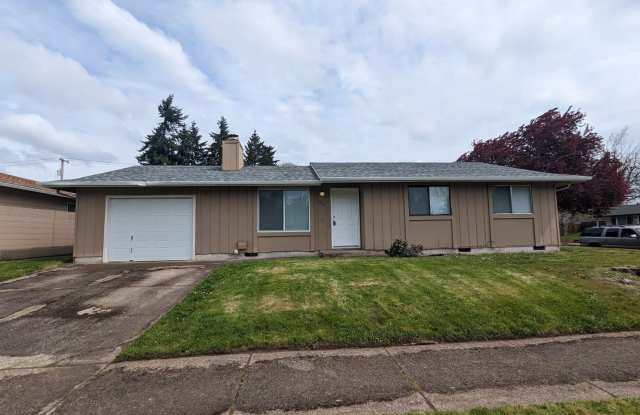 Nice 3 bdrm/ 1.5 bthrm Home ~ Off of Barger - 1727 North Danebo Avenue, Eugene, OR 97402