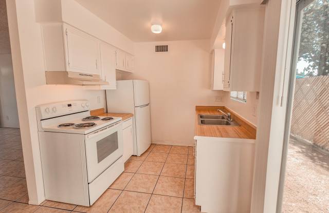 1 month free rent move in promotion! Don't miss out on this Eastside apartment