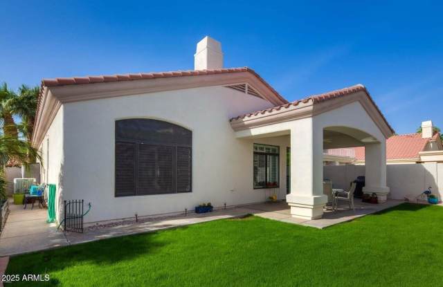 4614 N DESERT STREAM Way