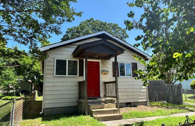 Photo of Cozy 3 bed 1.5 bath with Backyard