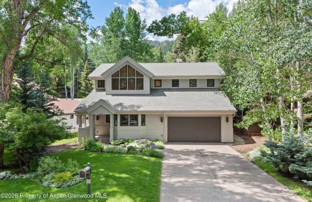 413 W Smuggler Street
