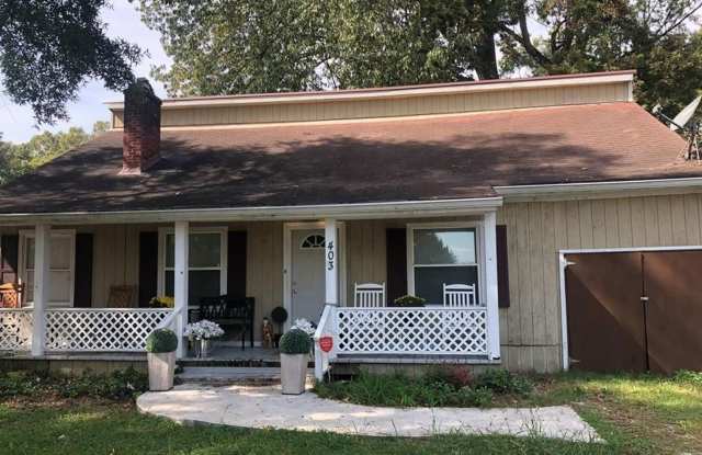 3 bedroom 1 bathroom for rent! - 403 North Moore Road, Chattanooga, TN 37411