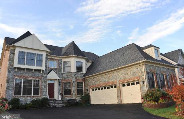 7582 VENTURE DR