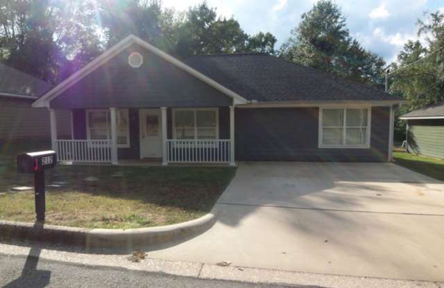 AVAILABLE FOR MAY MOVE IN!