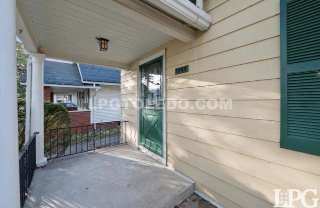 Photo of 1044 Hawk St