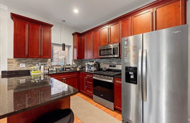 Photo of 4226 N Ashland