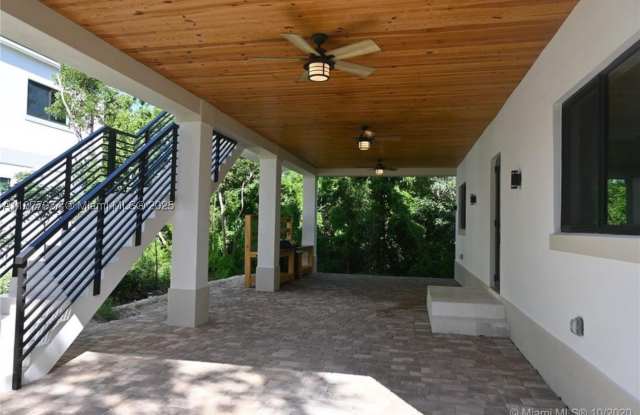 14 Coral Dr