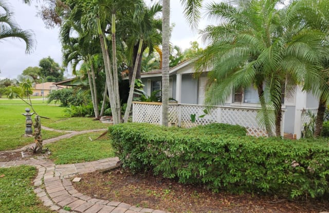 444 Van Buren St - 444 Van Buren Street, Fort Myers, FL 33916