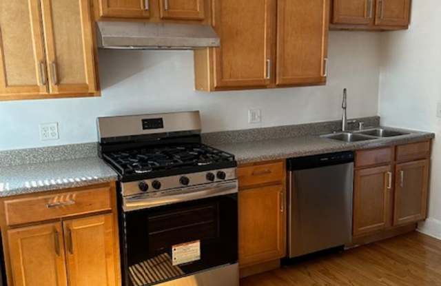 East Edgewater Deluxe Two Bedroom + Sunroom *ONE MONTH FREE*