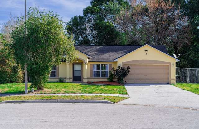 Very Nice 3/2 Home w/ Fenced Yard in St. Cloud with Bonus Room