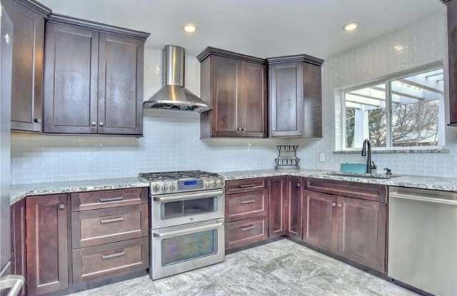 2880 Krameria Street