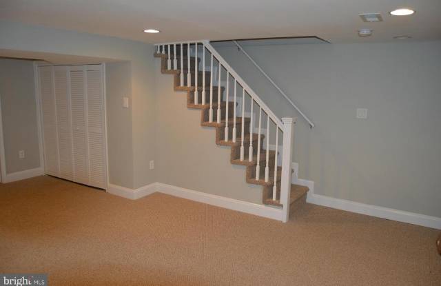 316 Division Avenue Northeast