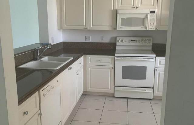 1 Harbour Isle Ph01 Drive E unit: 1