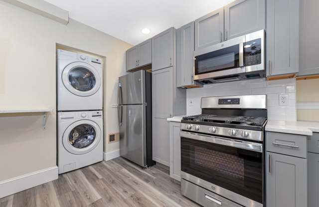 Luxurious Oak Sq. 3-Bed/1Ba; Washer/Dryer in Unit