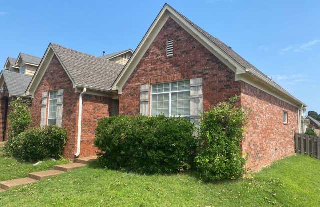 9112 Cinderhill Cv W