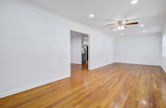 816 East Estates Boulevard