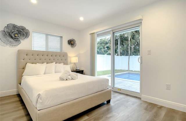 2100 NE 45th Street unit: 1