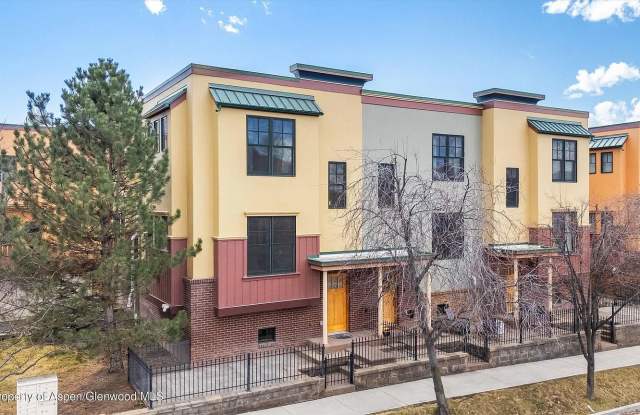 1002 Colorado Ave