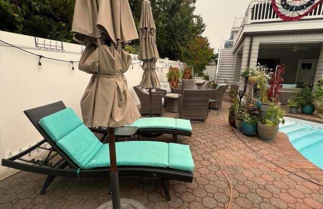 106 Mathis Place unit: Po243