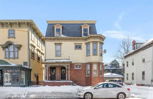 Photo of 1402 Westminster Street unit: 1R