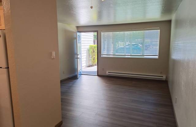 One Bedroom - newly renovated! $500 off at move in OAC!