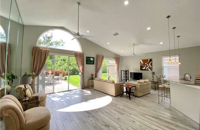 3198 SE Carrick Green Court