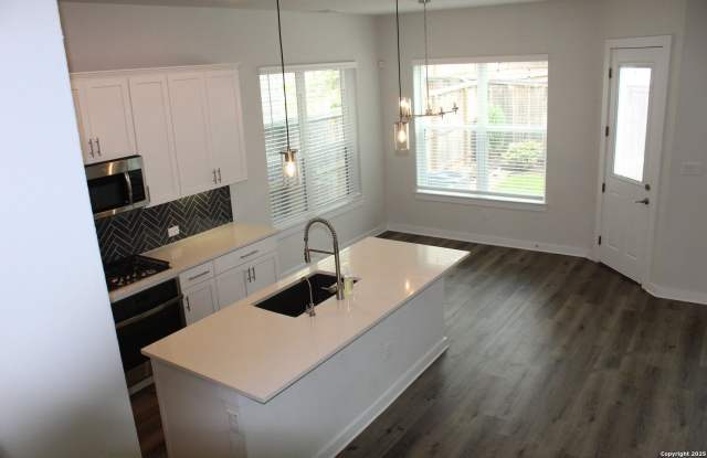 5843 Whitby unit: 33