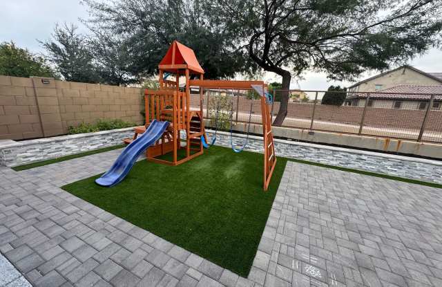 Charming 4 Bed 3 Bath Home in Meadows community, North Peoria !! POOL!!