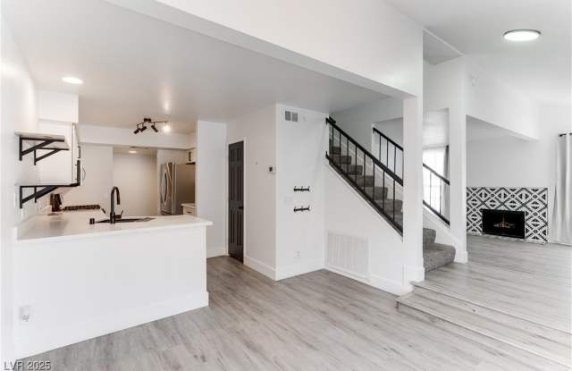 Photo of 2819 Briar Knoll Drive