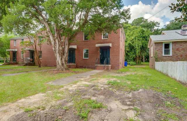 Photo of 3 Bedroom 1 Bath Townhouse in Wagener Terrace - Charleston Peninsula