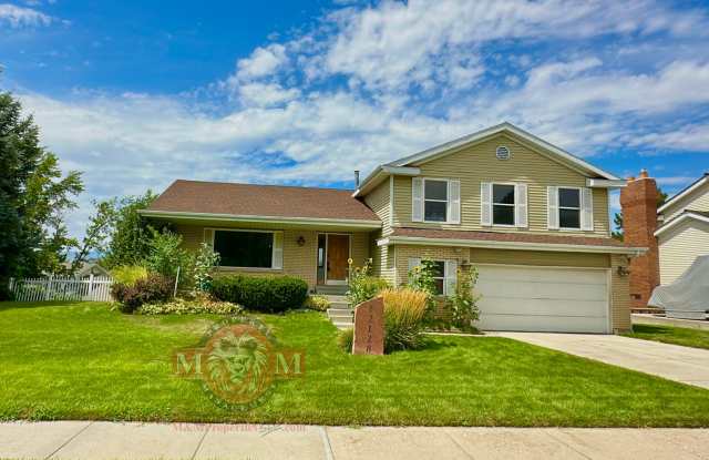 4 Bed 3.5 Bath Beautiful Home In Sandy