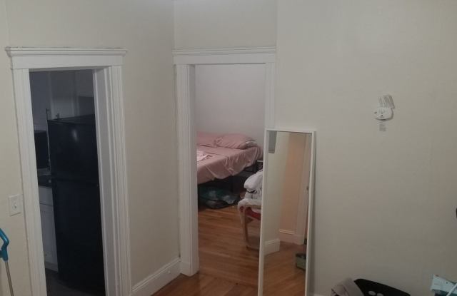 Brighton 1 Bed split available 9/1