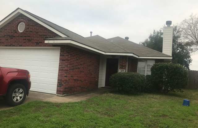 Photo of 3/2 House With Fence Yard!