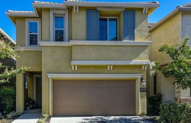 NICE TWO STORY HOME IN WEST ROSEVILLE!