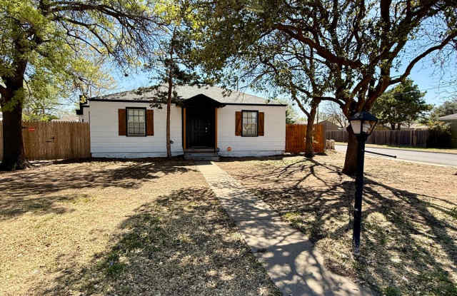 Pre-leasing for August - 4 Bedroom 3 Bath In Tech Terrace!