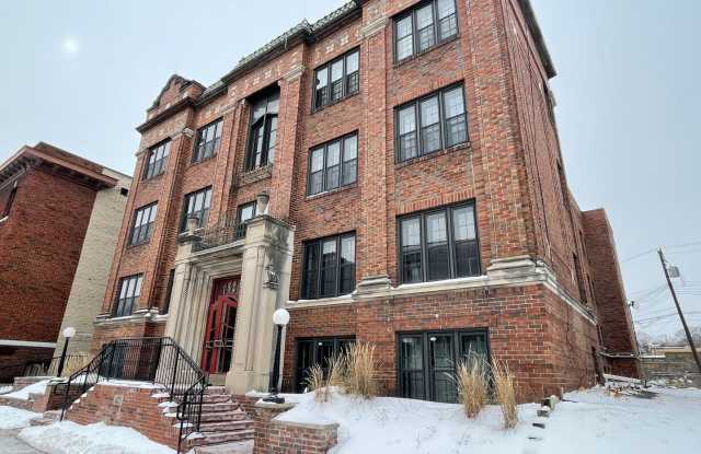 South Minneapolis Condo, Hardwood Floors, Dishwasher, Pets Ok, Avail Late June/July photos photos