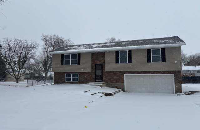 3 Bedroom, 2 Bath Single Family Home in Clinton, IA