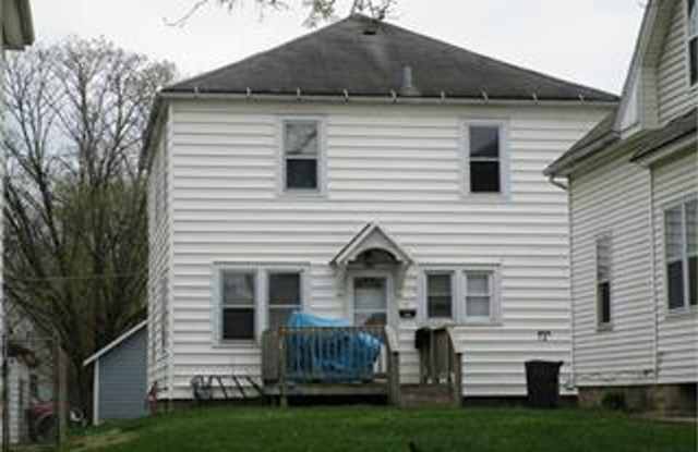 Photo of 1021 1/2 W 5th St. - Apt 1