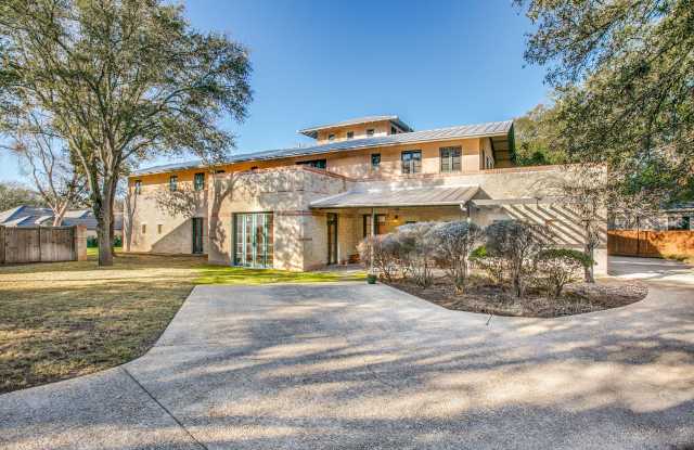 LUXURY 4-BEDROOM IN ALAMO HEIGHTS